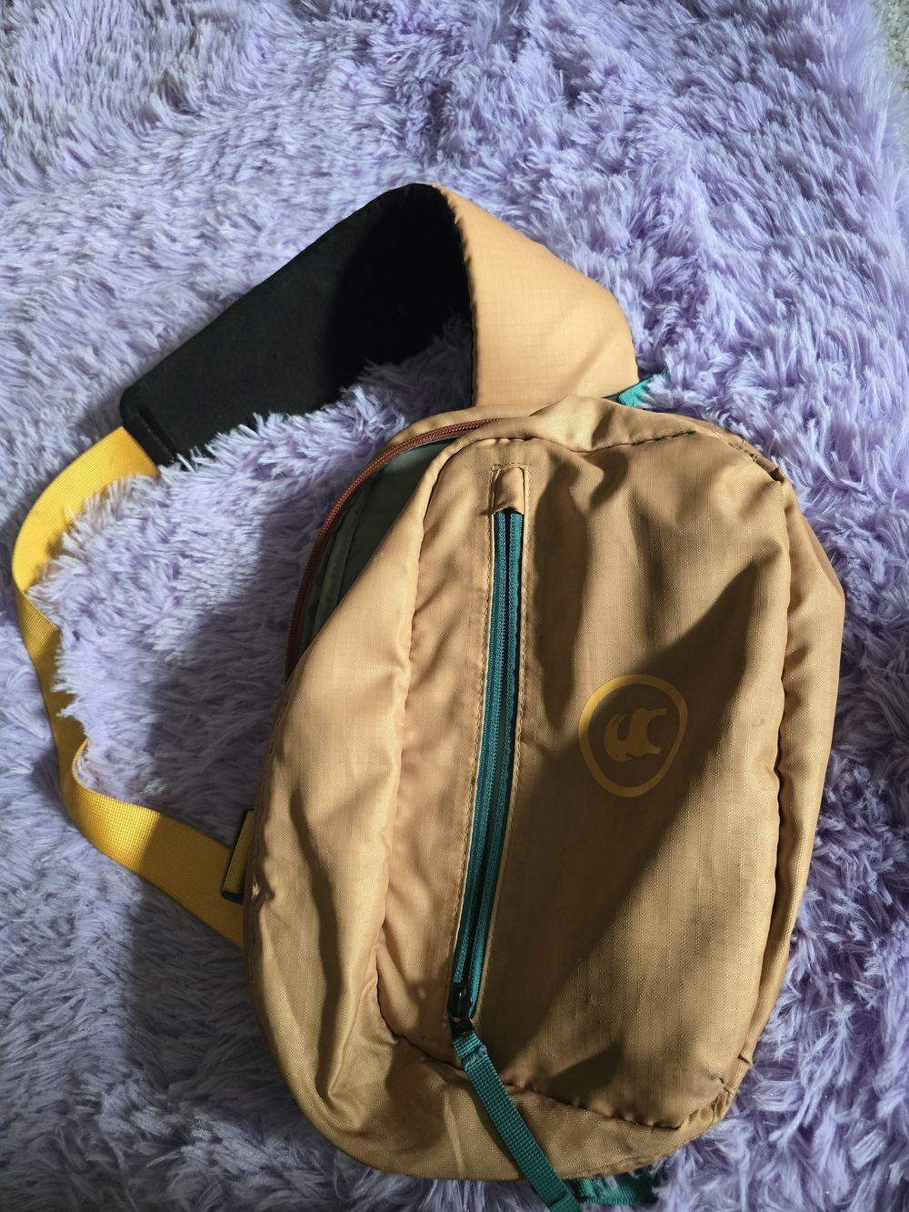 Backcountry 7L Sling Pack- Mustard Yellow Sling Crossbody Bag with Teal Accents - Picture 3 of 6